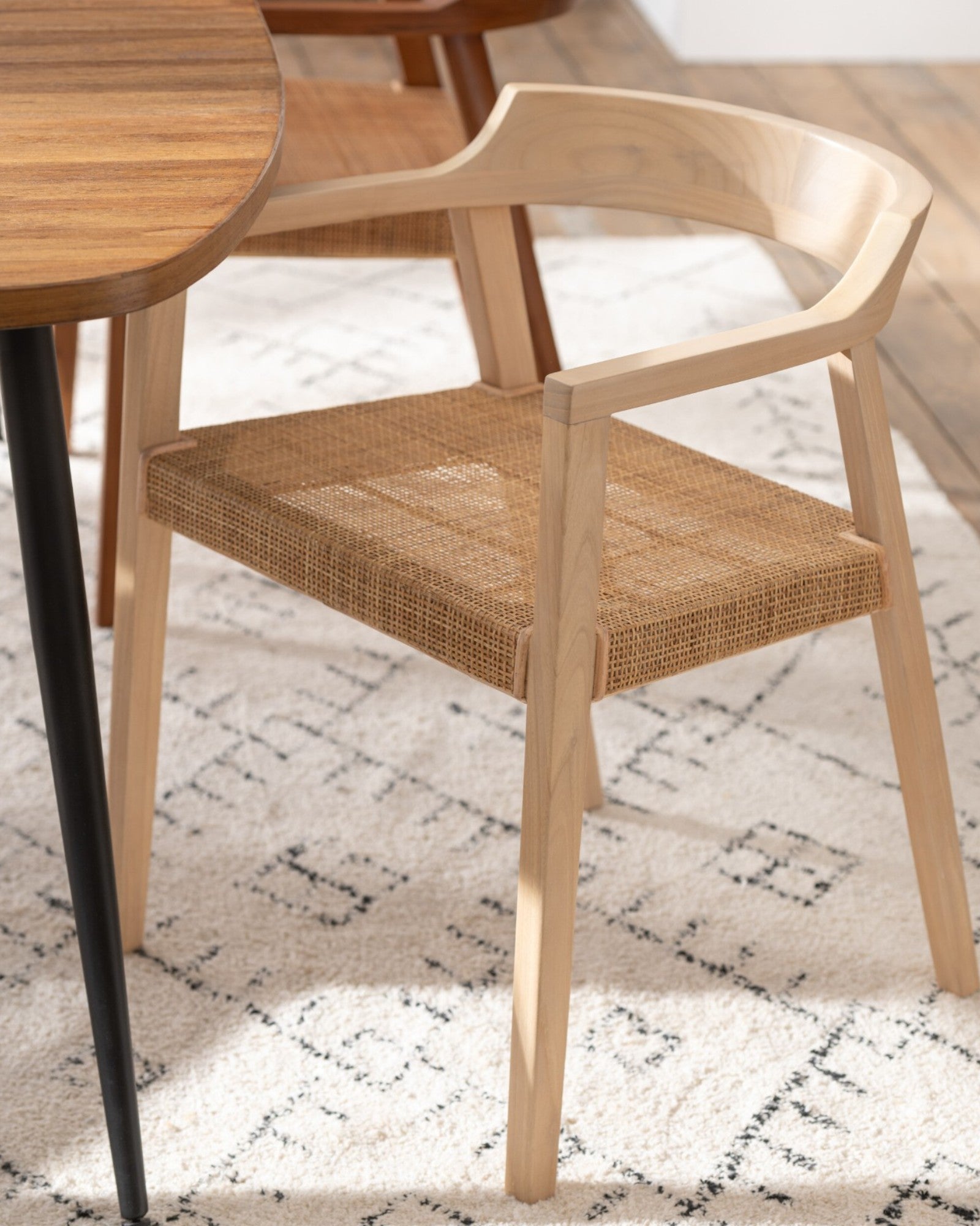 Emma Spisestuestol i Natur Teaktræ – Elegant Design, Robust og Komfortabel, Sædehøjde 45 cm 1