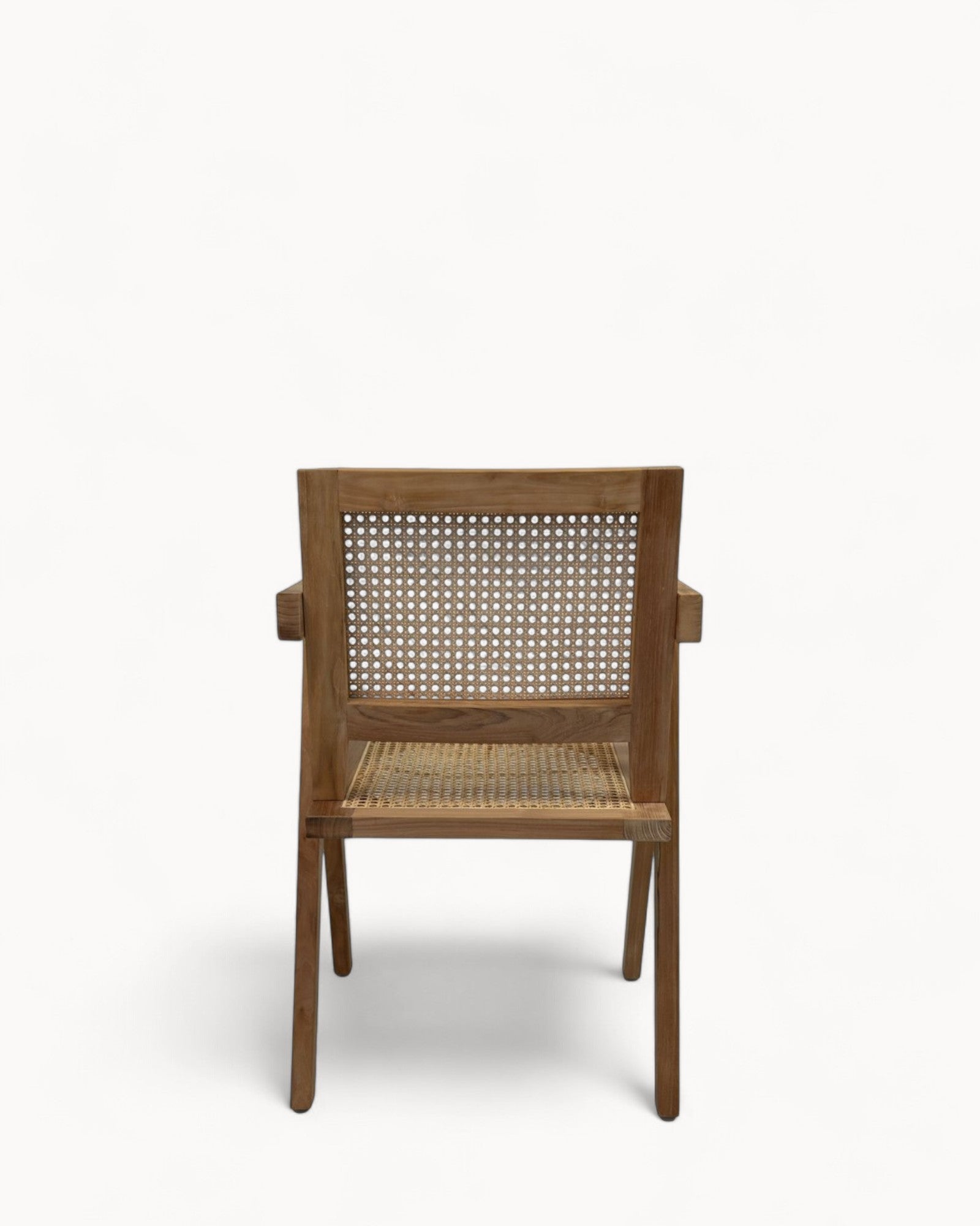 Spisestuestol med Armlæn i Teak og Rattan – Komfortabel Boho Stolsdesign til Spisestuen og Terrassen 3